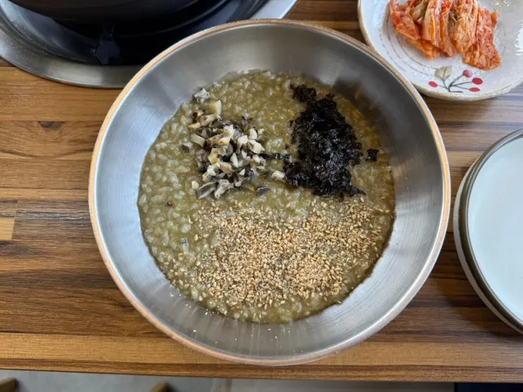 [済州] 空港近くのゴボウうどん、ゴボウ粥の美味しい店 ヘウォルジョン 済州空港店