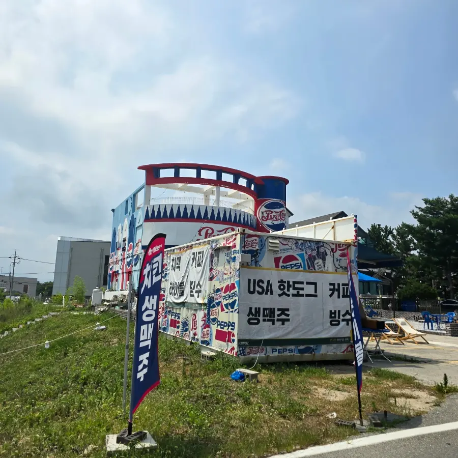 安木ビーチ沿いの個性的なパブ