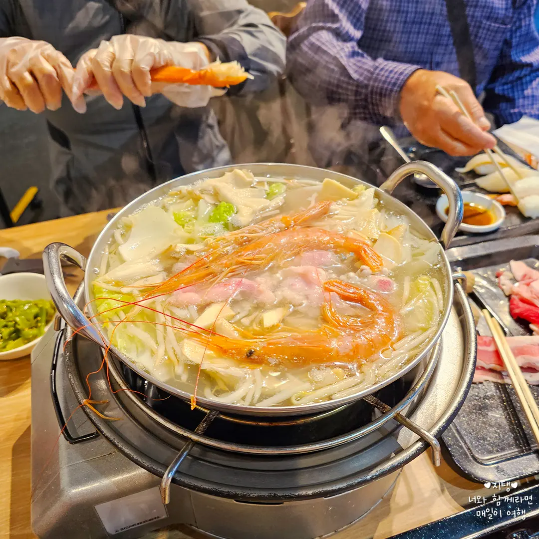 게 외에도 먹을거리가 많았어요.