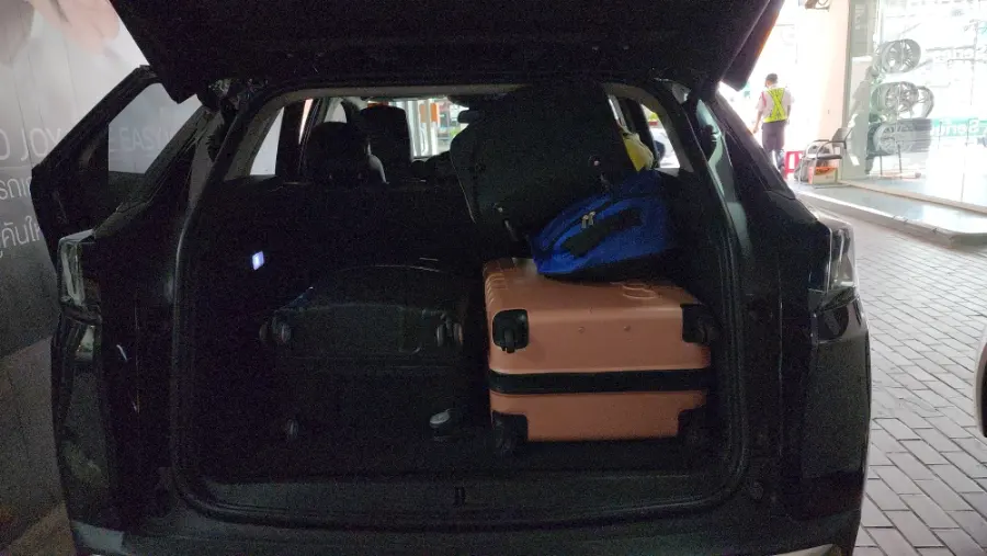 SIXTレンタカーの車内