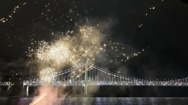 กิจกรรมจุดพลุบนเรือยอร์ช