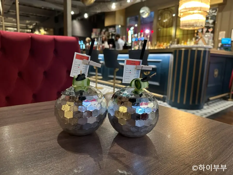 The Top Hat Bar