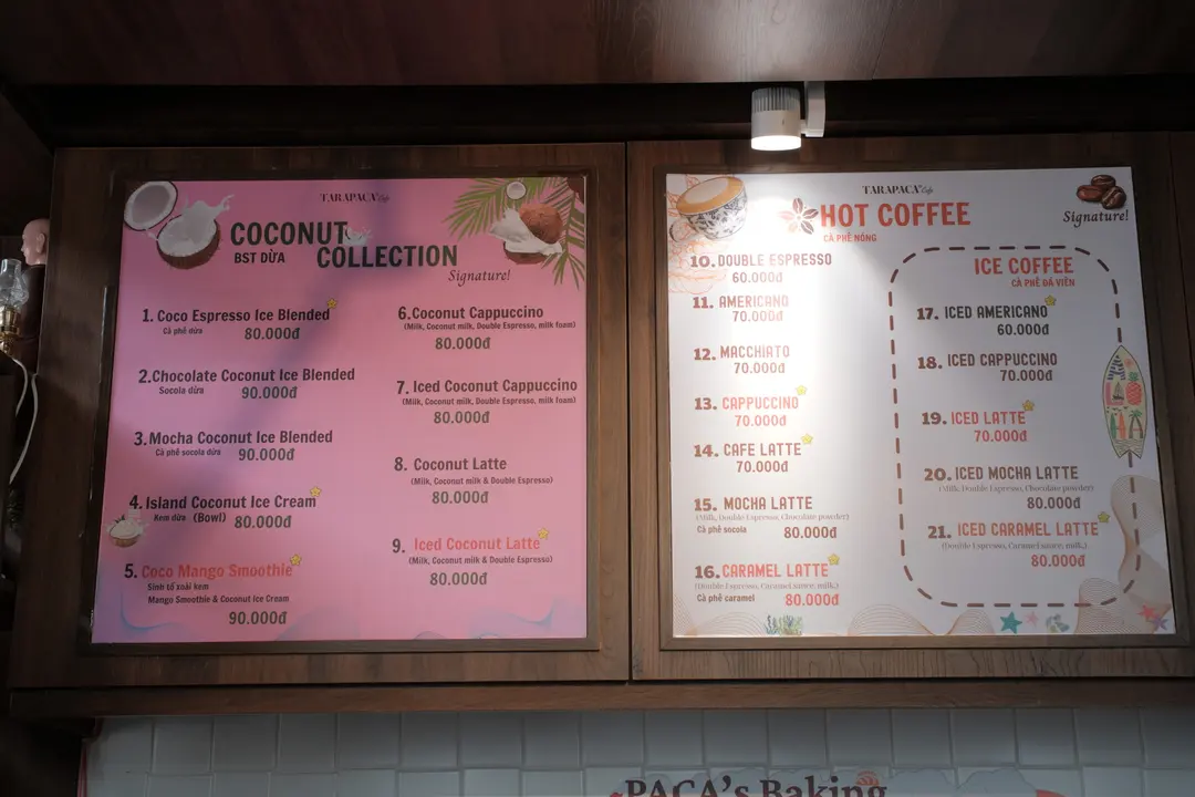 Tarapaca Cafe壁のメニュー