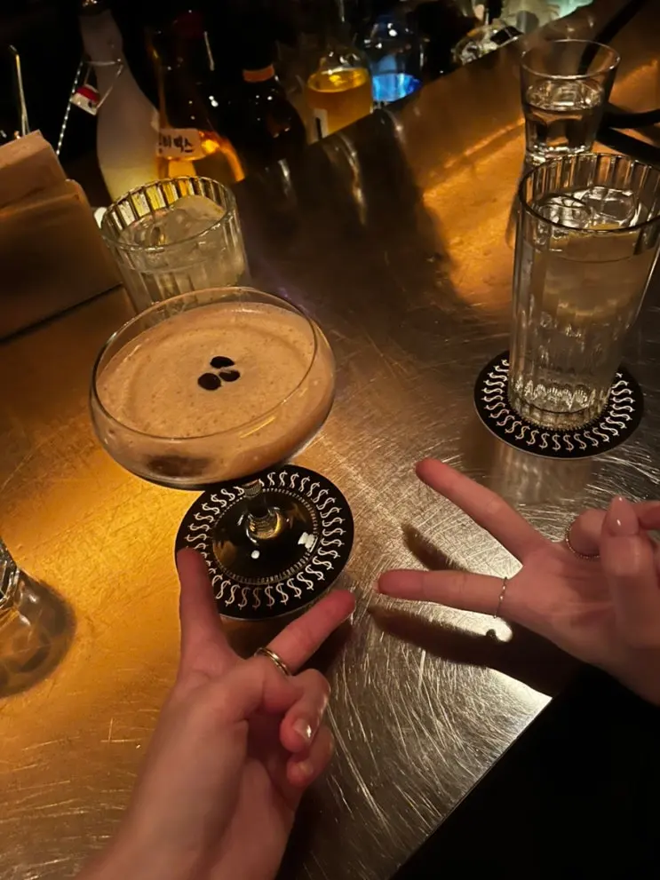 한남동 바 bar& 테크노하우스 클럽 (?)| 스톡앤스톤드 stoked & stoned l힙하고음악짱좋음ㅣ 한남에이런곳이????