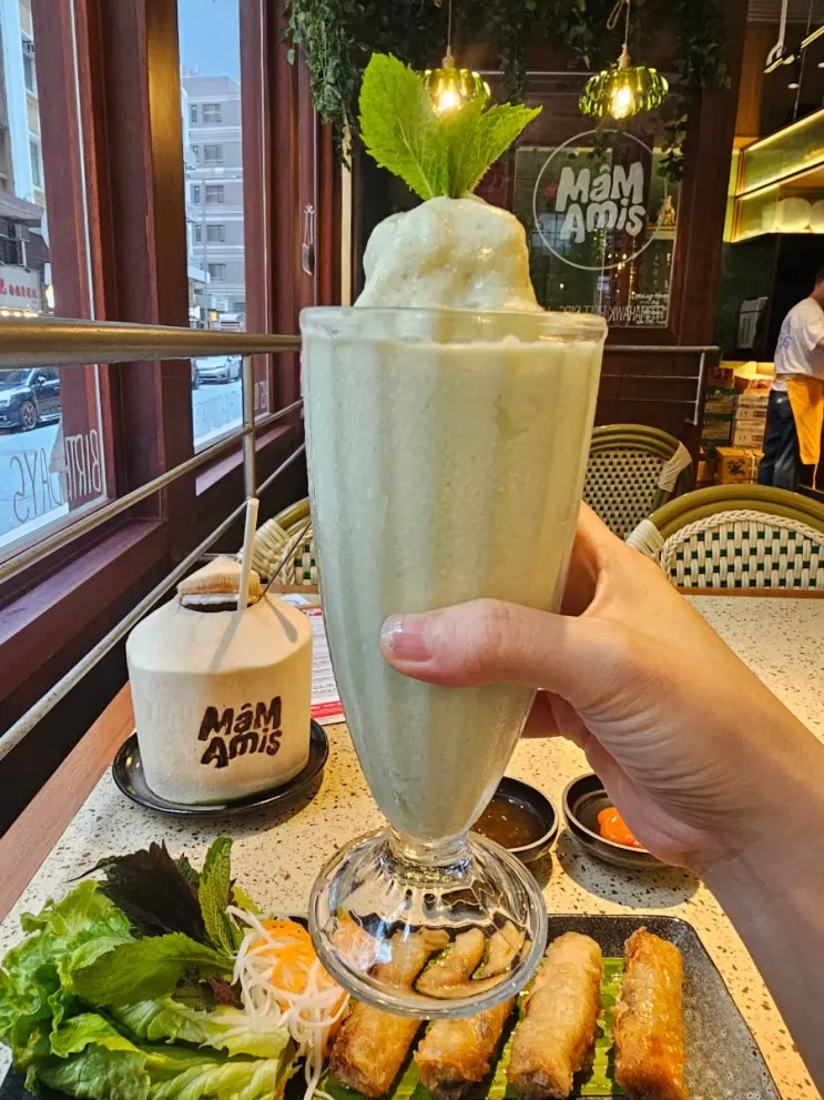 홍콩 셩완 맛집 마카오 페리 터미널 및 제니쿠키 근처 미슐랭 맘아미스 후기
