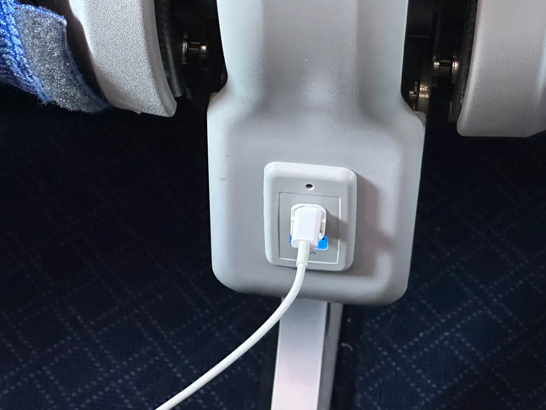 機内の充電ポート