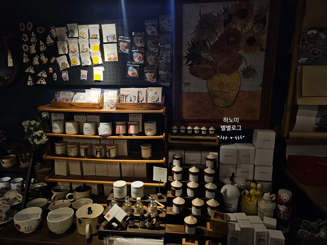 핸드메이드 그릇과 찻잔, 허브 오일, 캔들 기념품