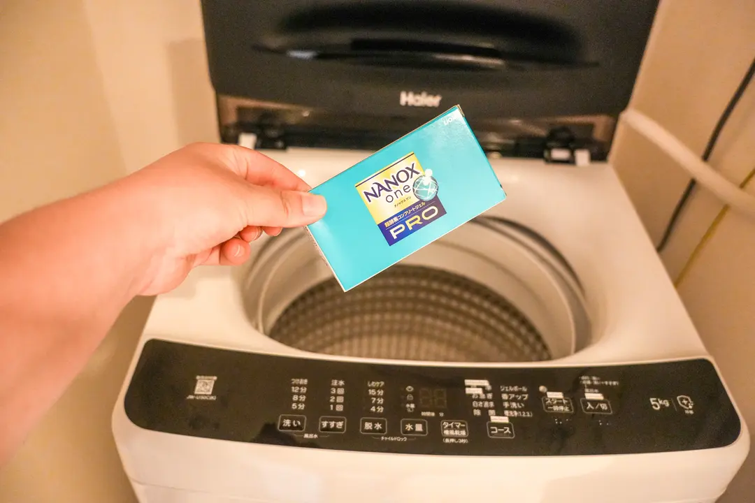 In-room washing machine and detergent
