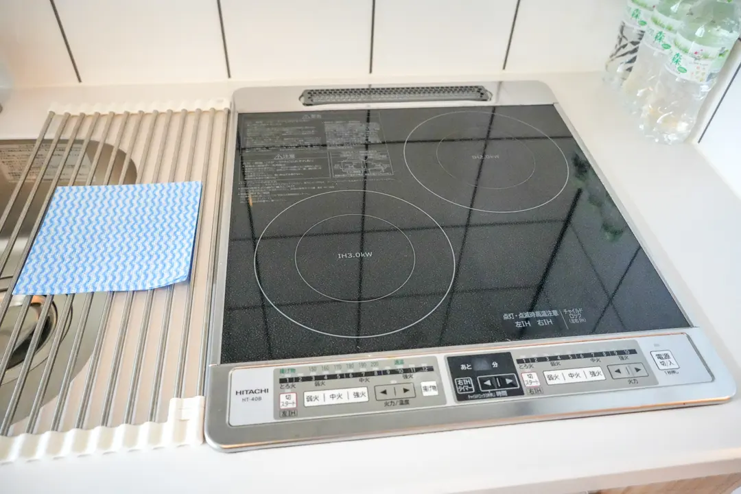 Kitchenette with microwave and induction hob