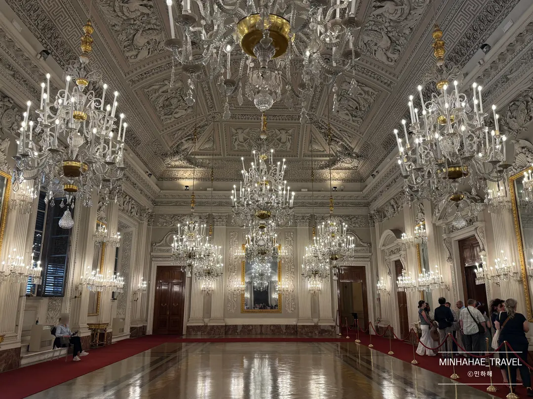 Art and decor inside Pitti Palace