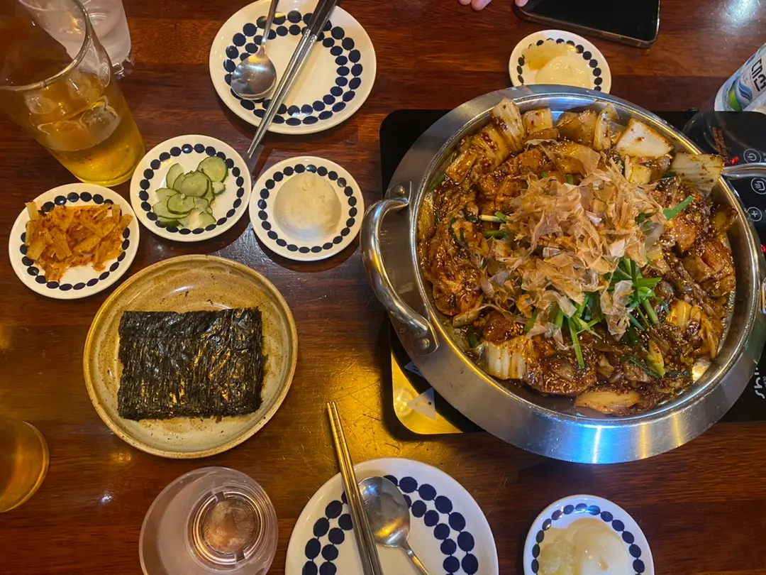 หมูผัดกิมจิใส่ปลาโอแห้ง
