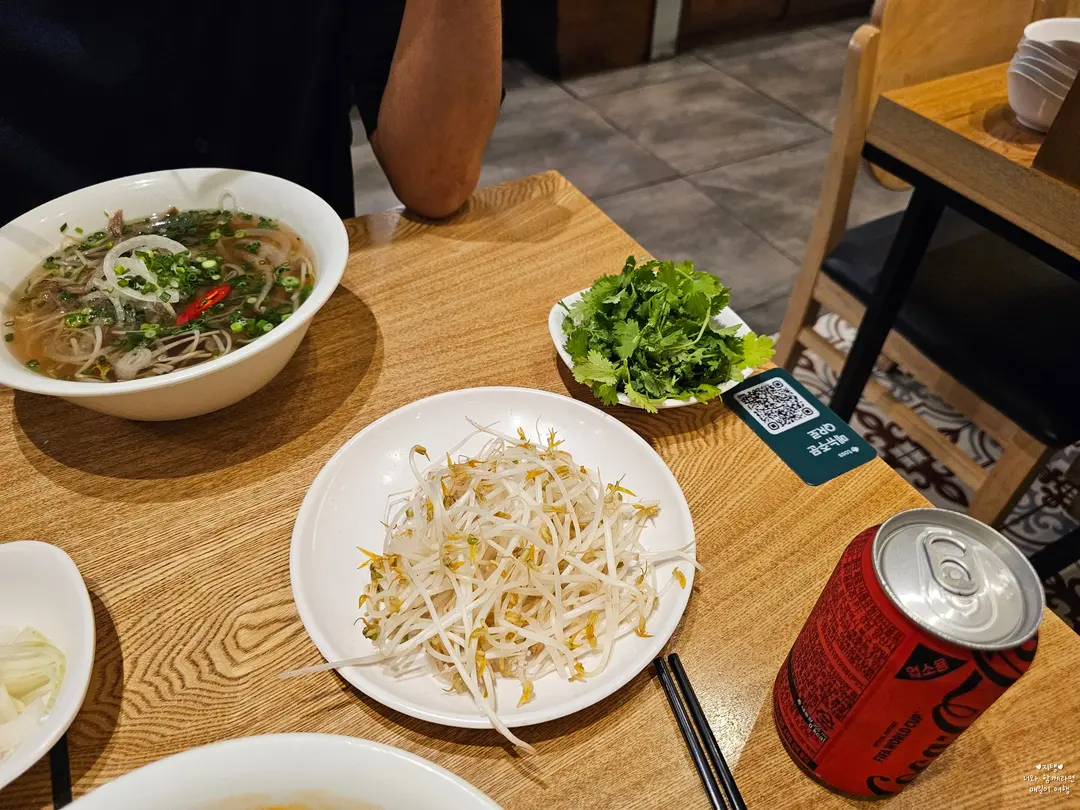 숙주とパクチーは別添えで、お好みで追加できました!