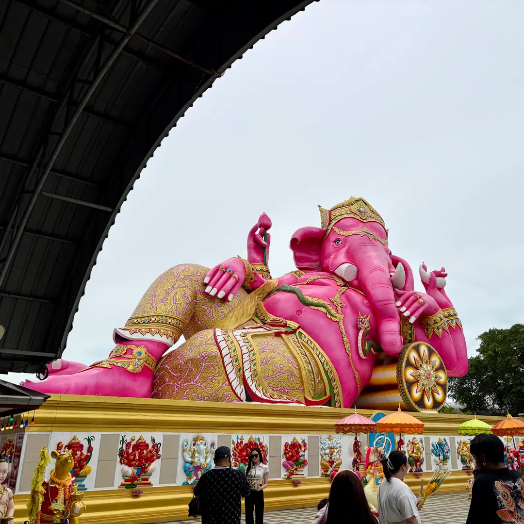 The famous Pink Ganesha is also in Chachoengsao.