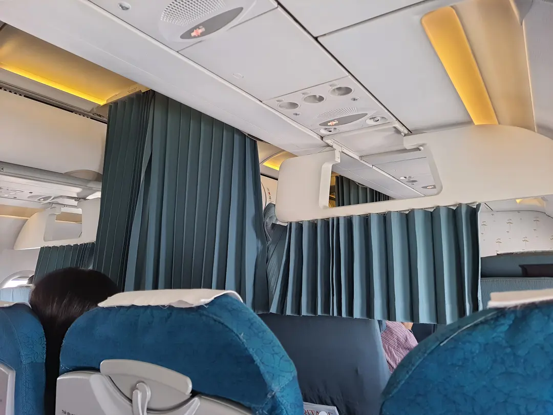 カーテンで仕切られた空間
