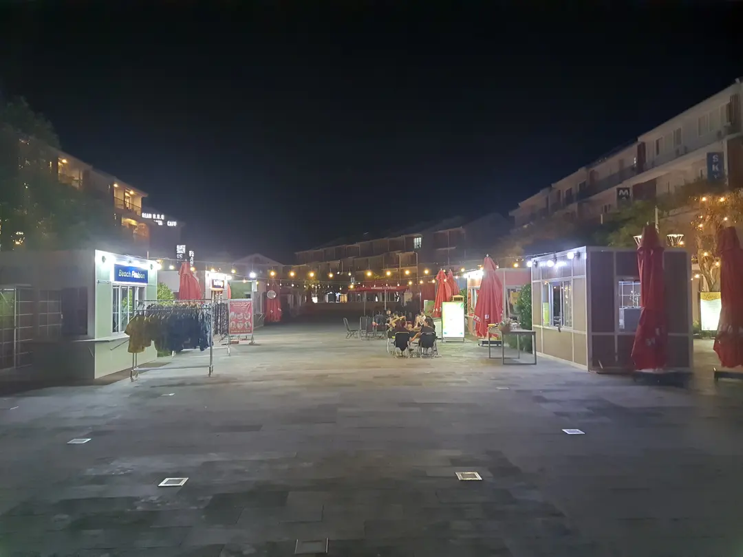 夜幕下的Sonasea商圈