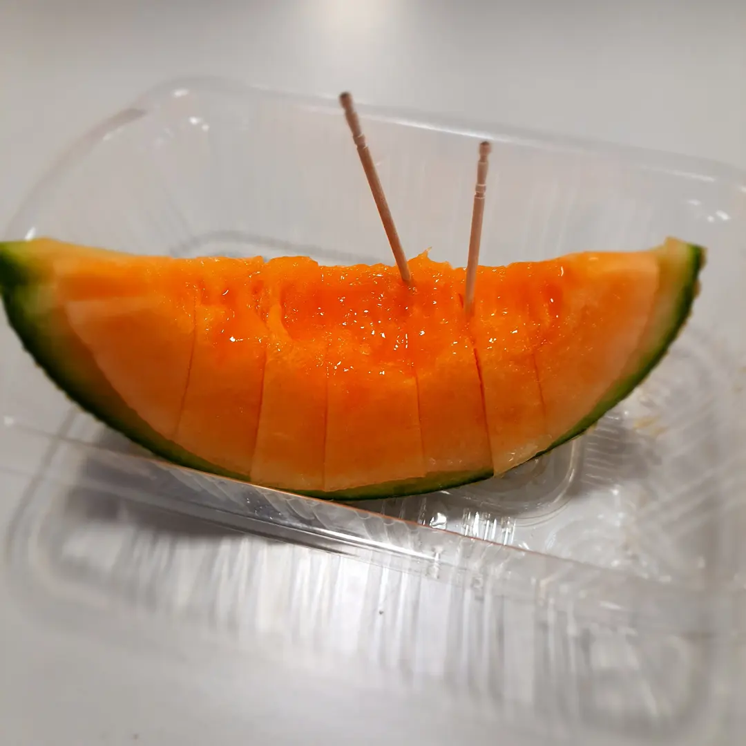 函館朝市のメロン