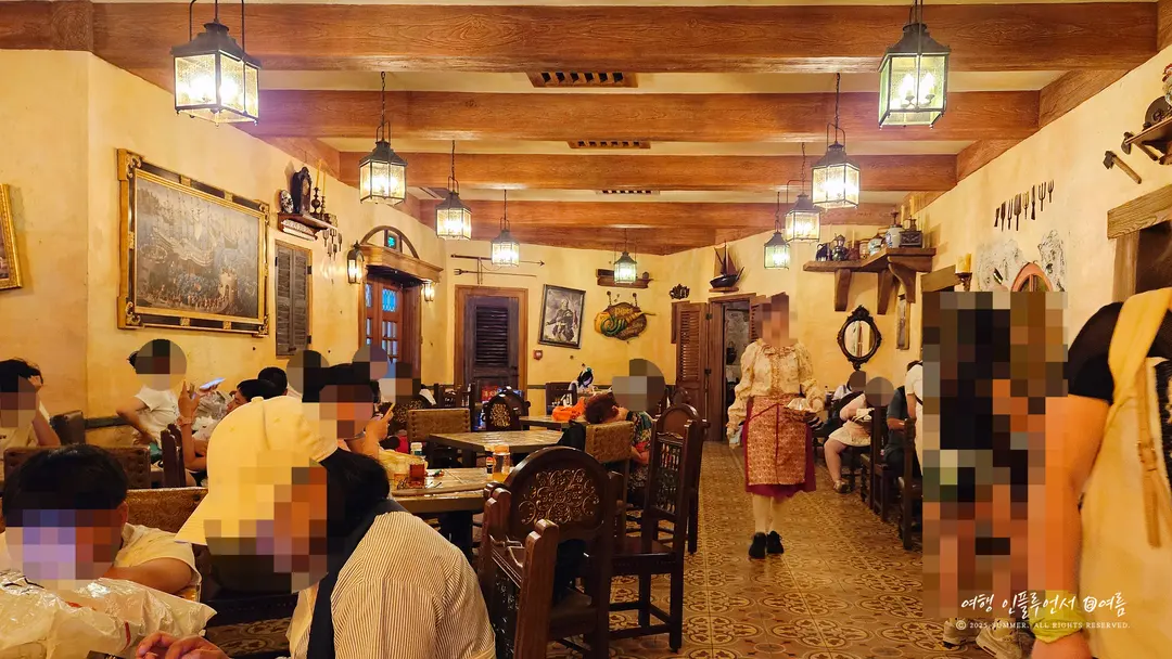 การตกแต่งร้าน Barbossa's Bounty