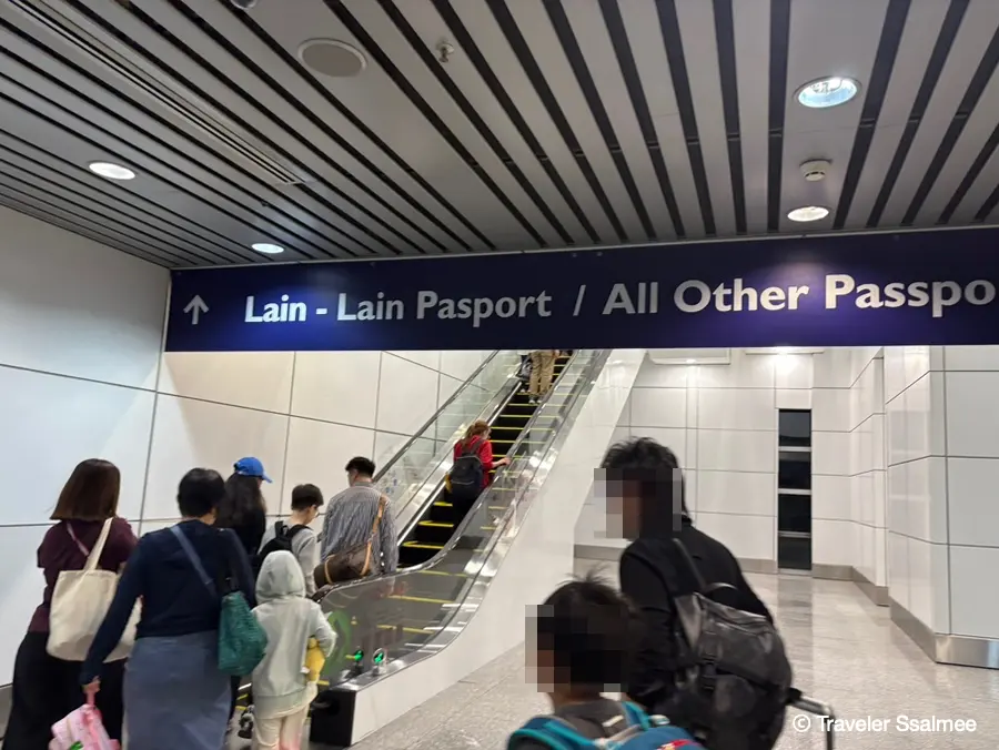 吉隆坡機場護照檢查指示牌