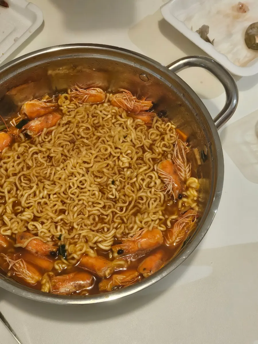 รามยอนใส่หัวกุ้งสดที่เหลือ / รามยอนซีฟู้ด