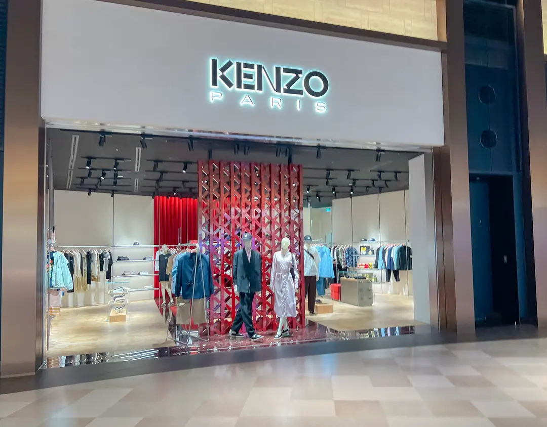 福岡空港免税店 オニツカタイガー