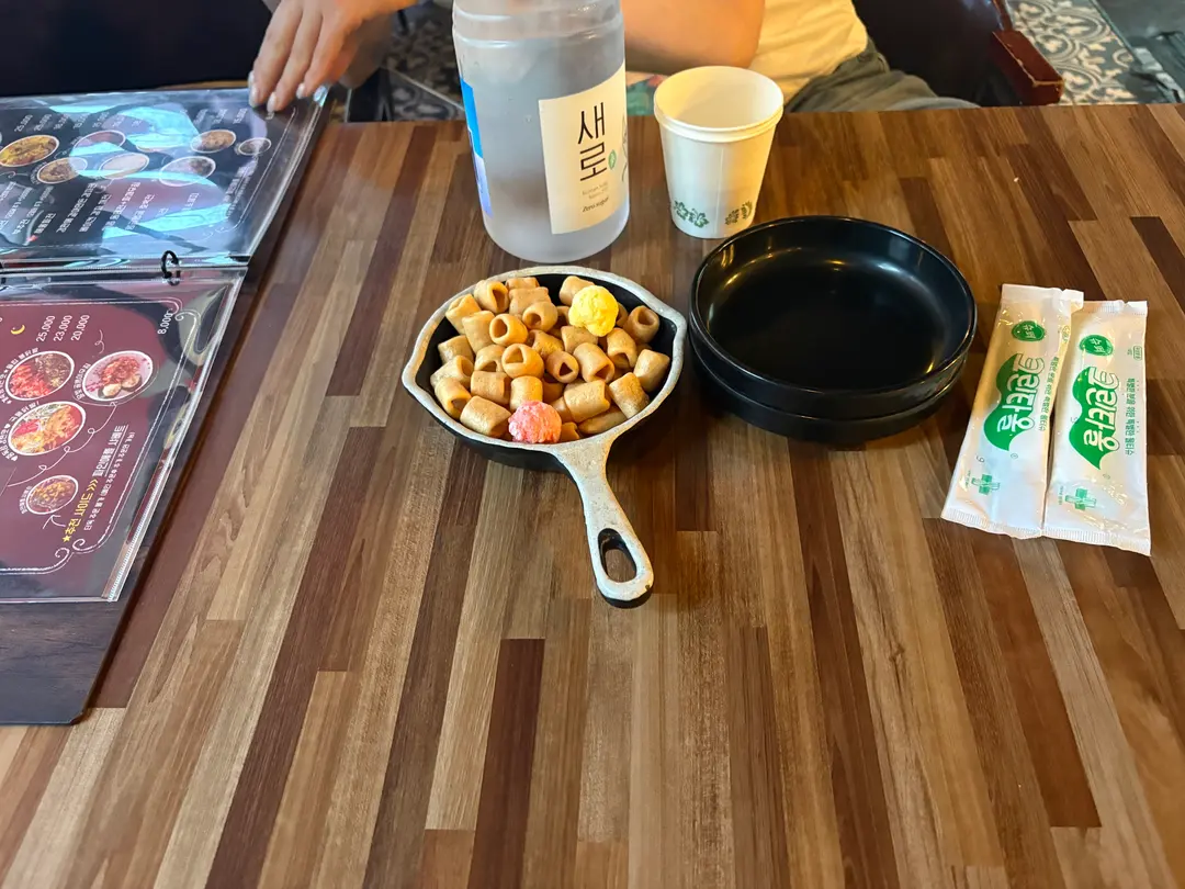 Basic table setting with macaroni puffs as complimentary snack