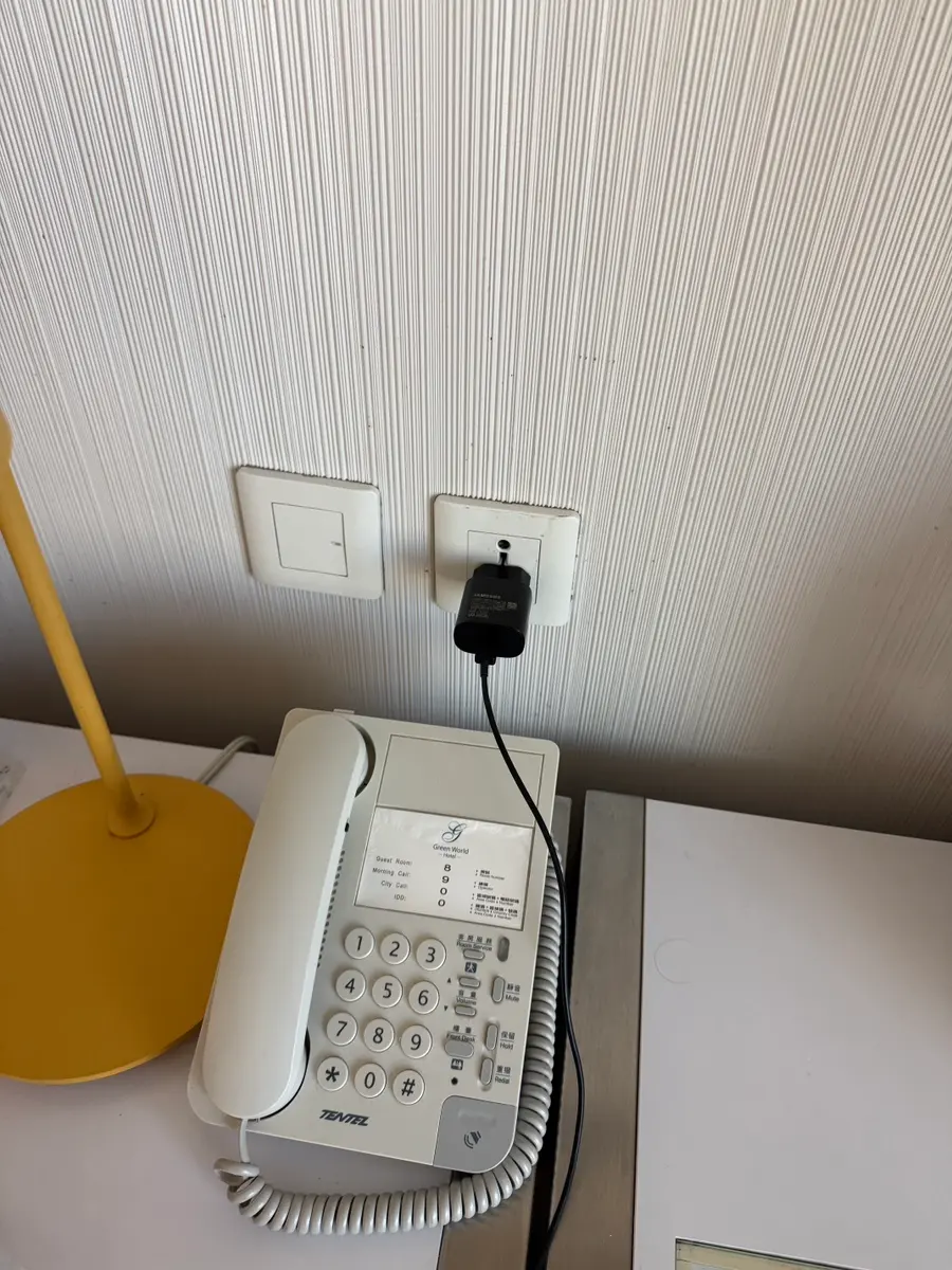 萬用插座