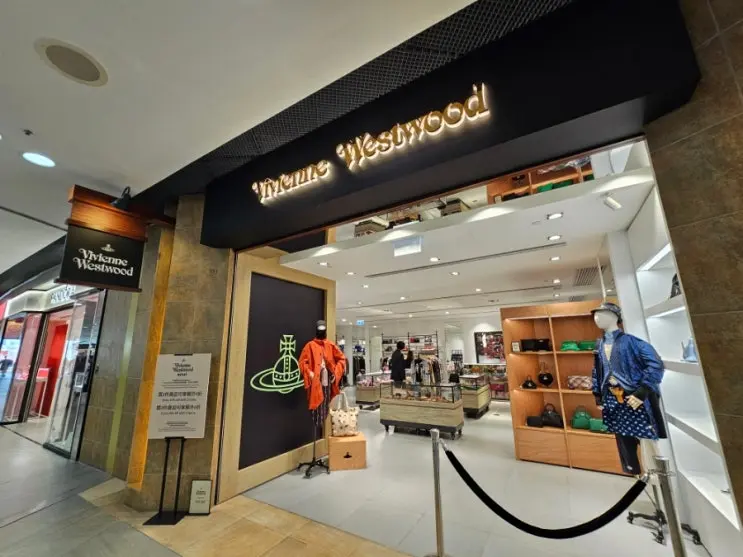 香港ショッピングブランド ヴィヴィアン・ウエストウッド割引の秘訣と3店舗比較