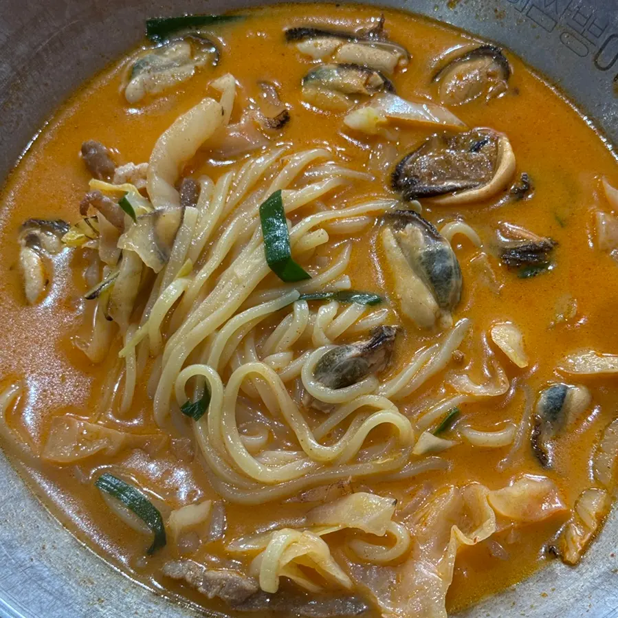 Euljiro Mussel Jjampong