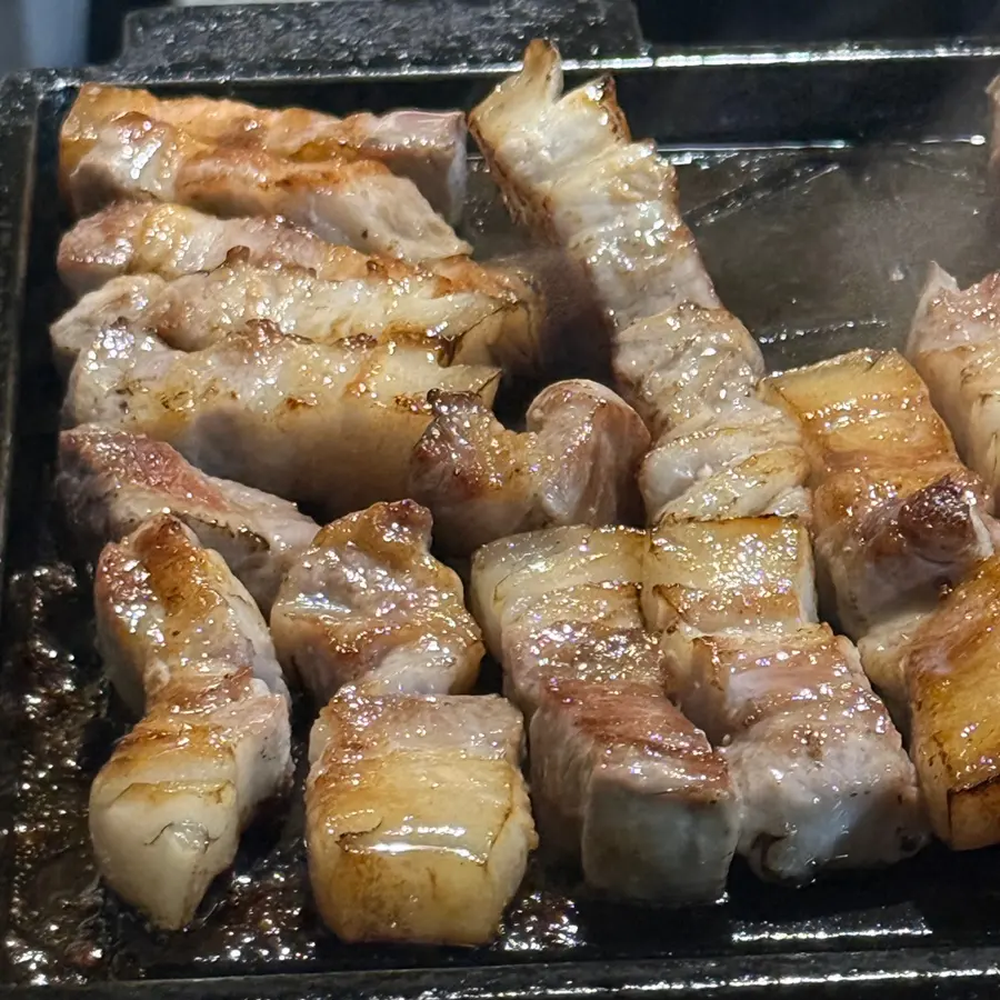 Donbul 1971 cooked pork belly on the side of the grill
