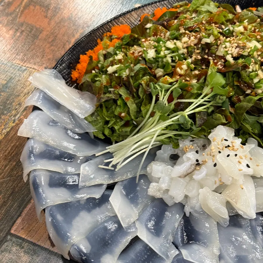 Close-up of the fresh vegetable mix with flying fish roe