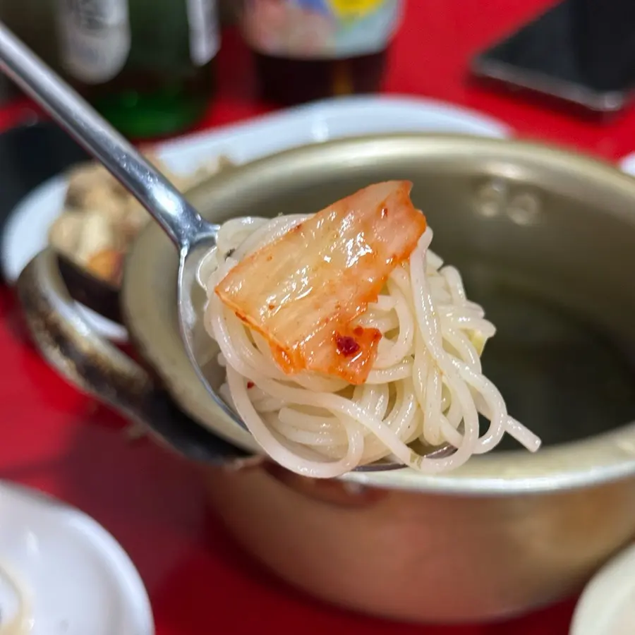 韓式麵線搭配泡菜