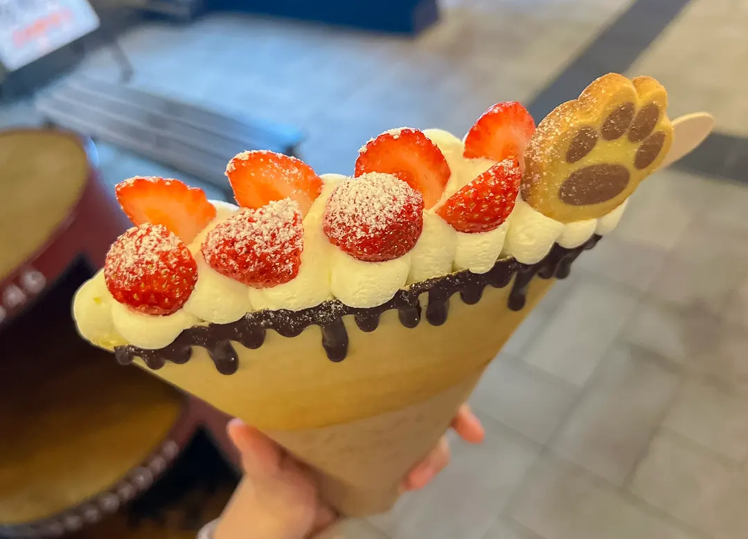 クレープとエスプレッソといくら 草莓巧克力可麗餅特寫