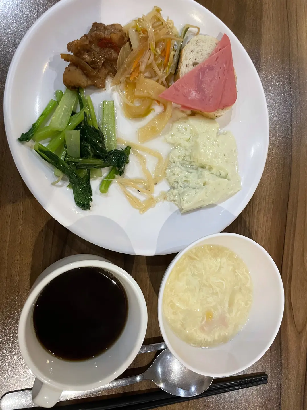 조식 구성 나름 훌륭?해요. 조식이란 모름지기 계란&커피 있음 됐다싶은 사람이라서...
