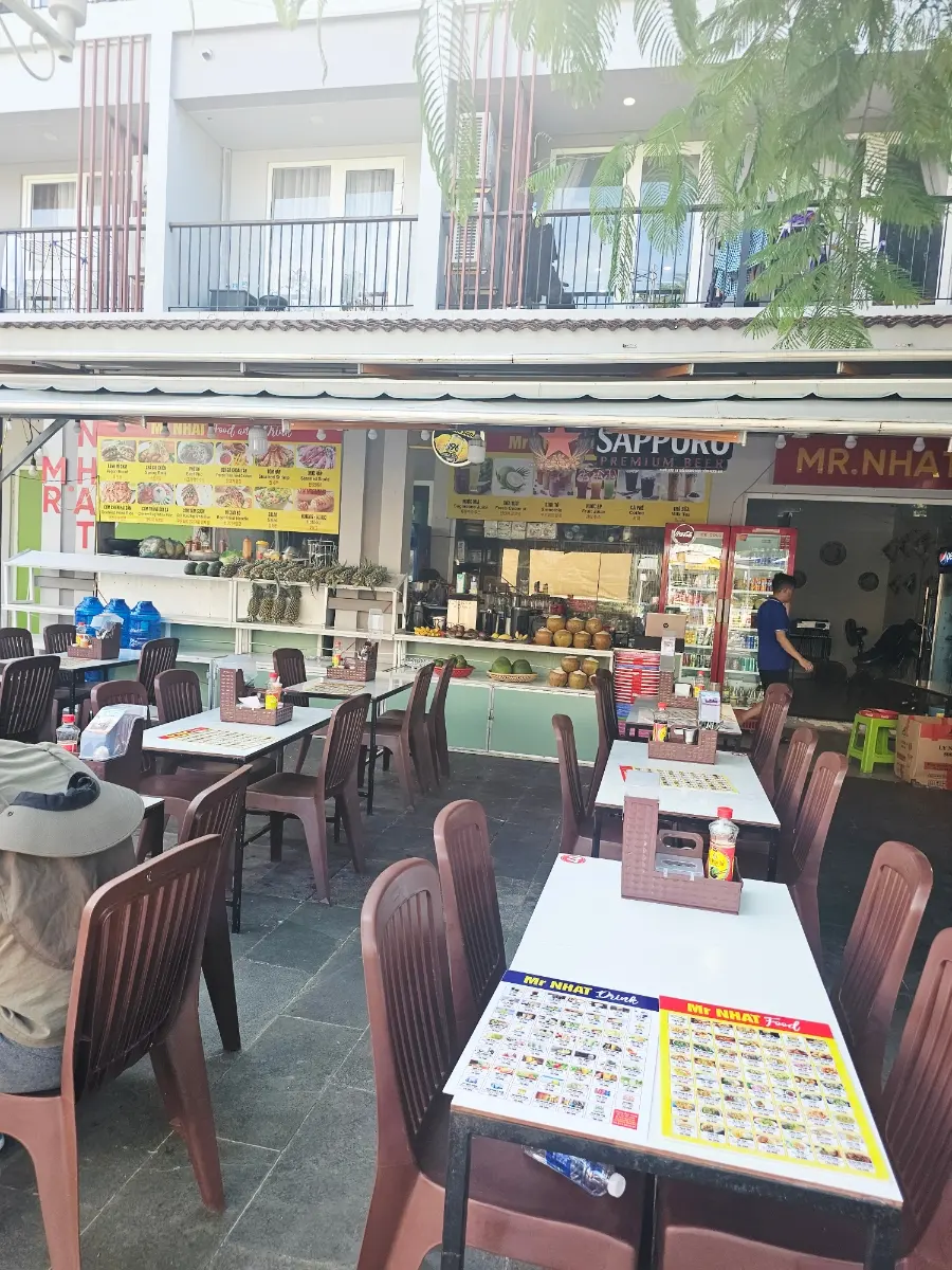 MR NHAT STORE 朝の様子