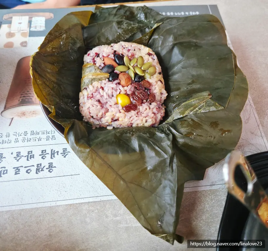 ข้าวห่อใบบัว ร้าน Solnaeum ร้านอร่อยพูยอ