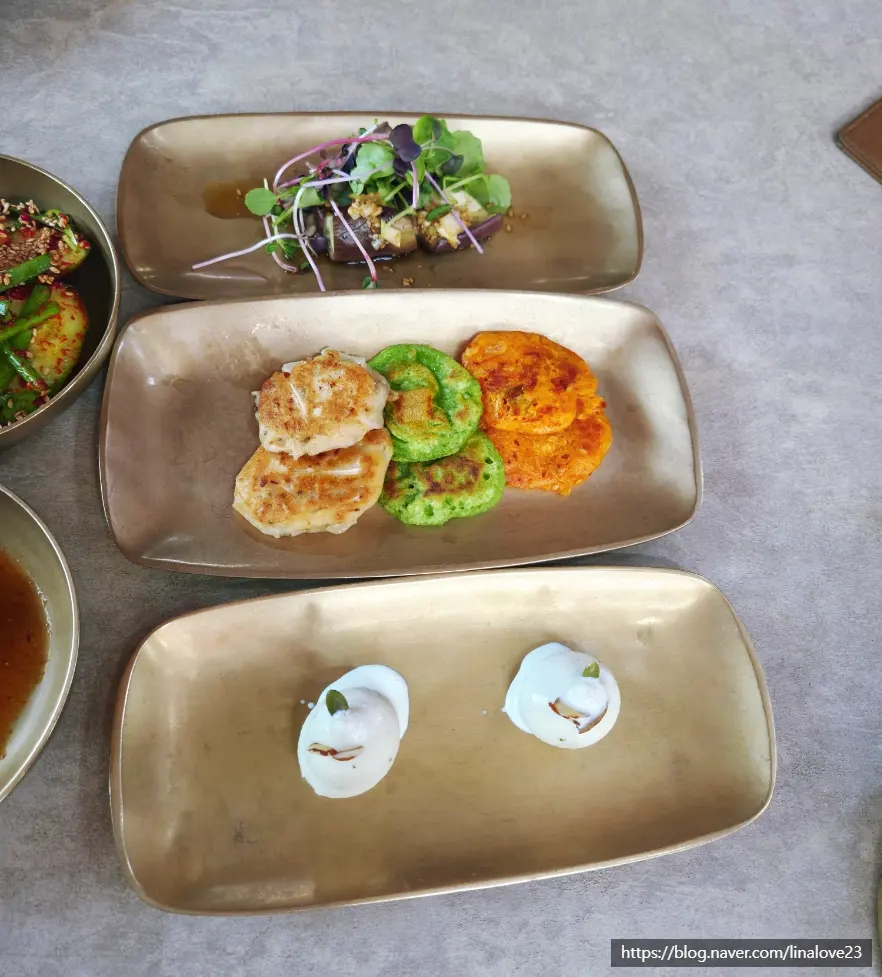 มะเขือยาวผัด, แพนเค้กสามสี, สลัดมันฝรั่ง ร้านอาหาร Solnaeum ร้านอร่อยพูยอ