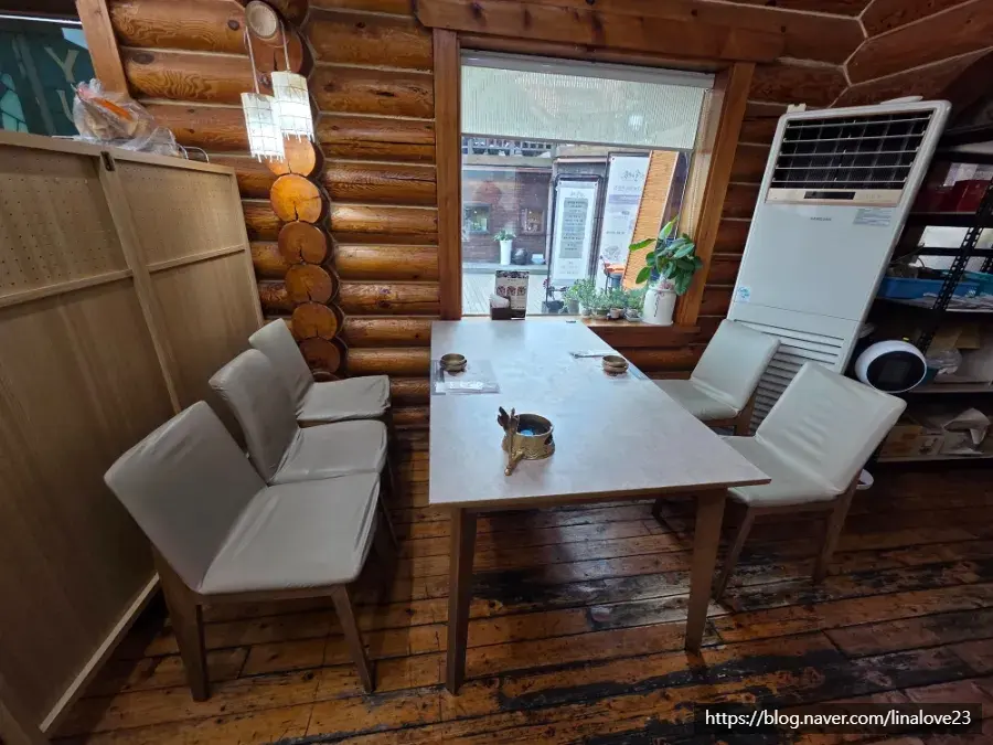 ร้านอาหารอร่อยพูยอ Solnaeum โถงกลางชั้น 1