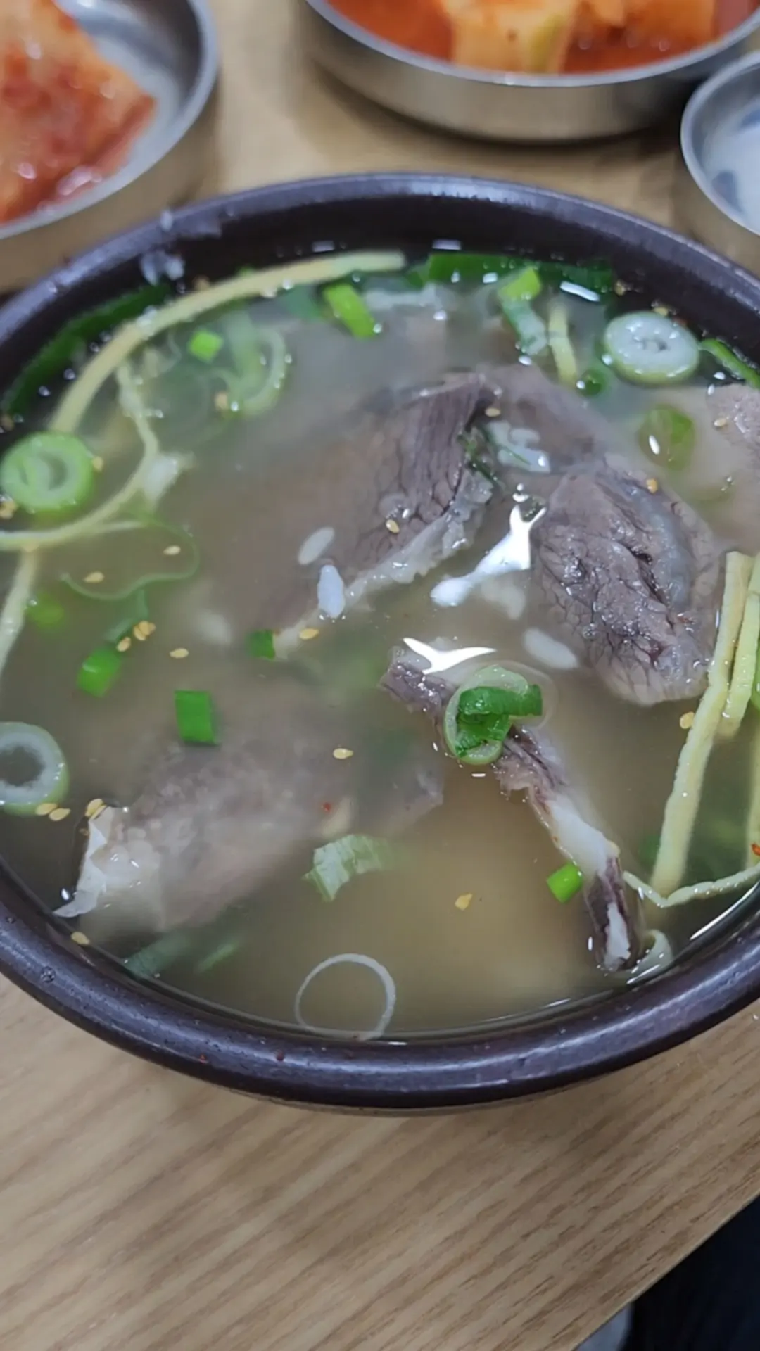 나주에서 유명한 곰탕 맛집 하얀집입니다. 일반곰탕이 아닌 수육곰탕을 주문했어요. #나주곰탕 #수육곰탕 #나주맛집 #곰탕맛집