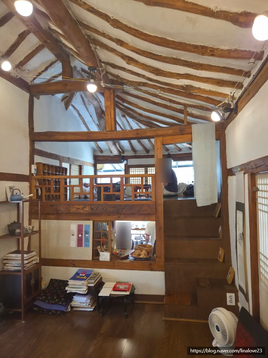 Lucia's Garden Cafe Attic in Gongju