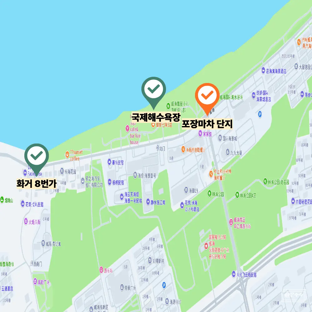 夜市の入口付近