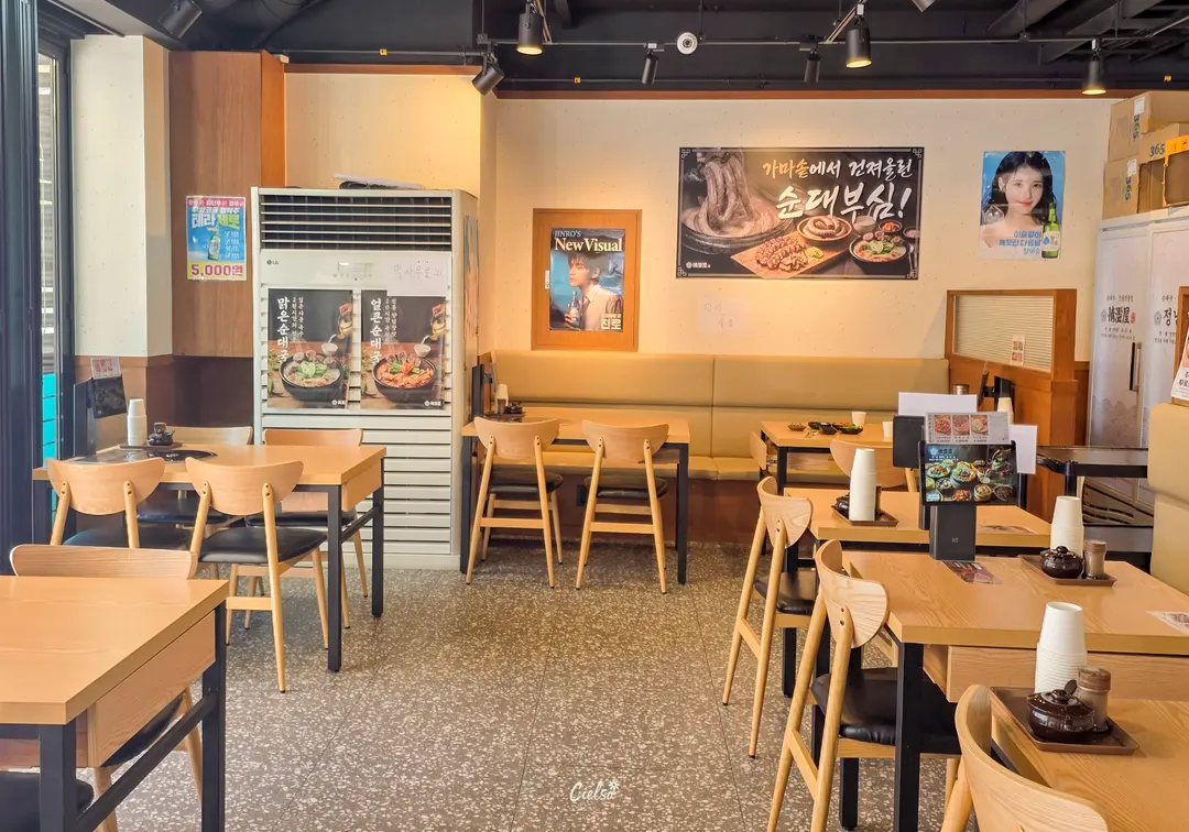 ร้านกว้างขวางนั่งสบาย