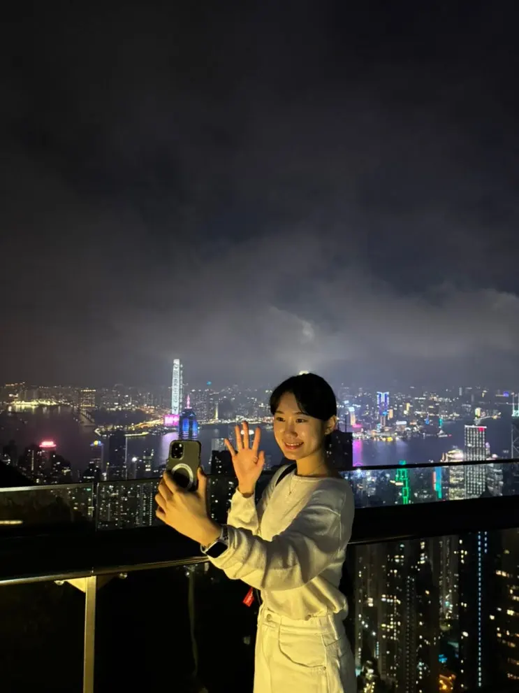 Hong Kong night tour recommendation including Mid-Levels, Peak Tram, Mong Kok Night Market