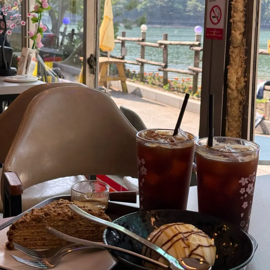 อัฟโฟกาโต้ Res Cafe