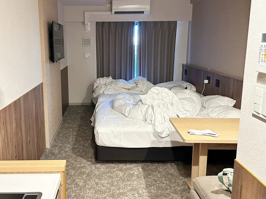 A 4-person room with two queen beds.