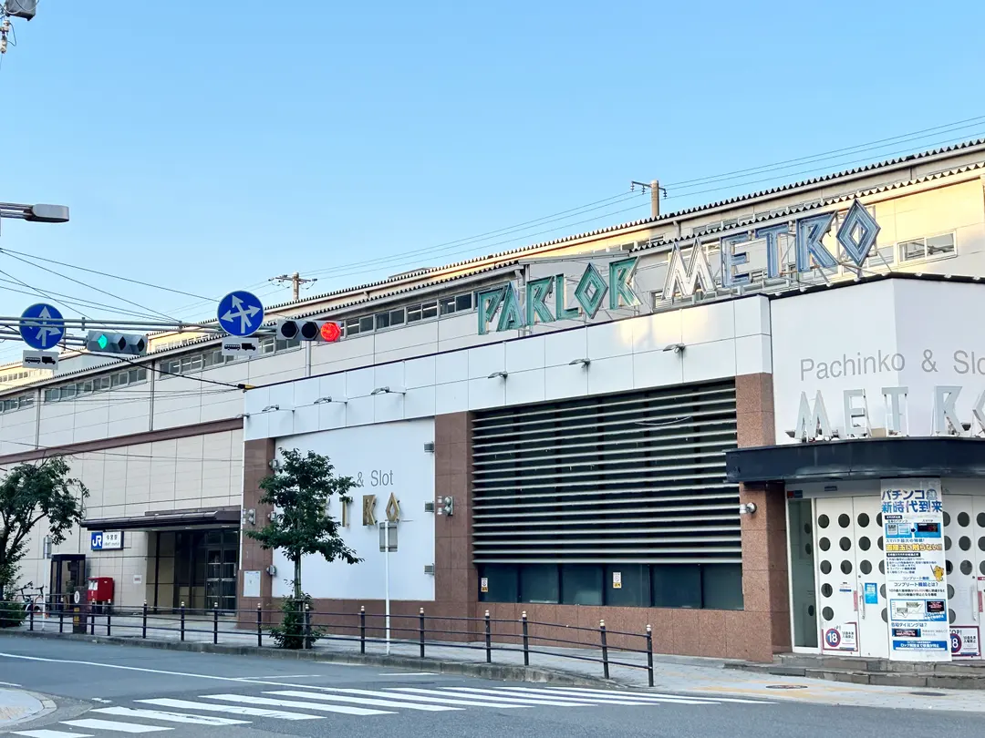 Stepping out of the hotel, JR Imamiya Station is right there, making travel to Soraniwa Onsen or Universal Studios incredibly convenient.