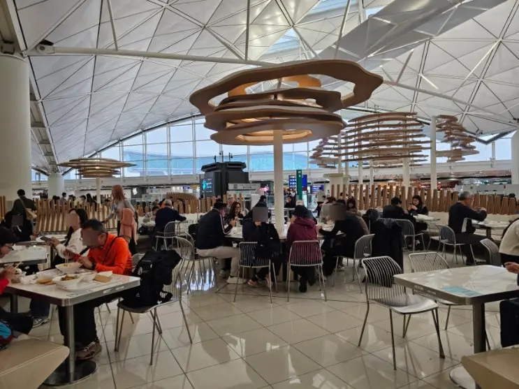 Let's choose from 10 Hong Kong Airport restaurants, including McDonald's