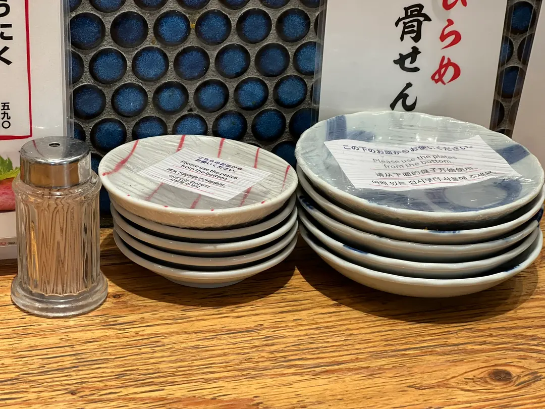SASHISU壽司酒場提供的醬料與配料