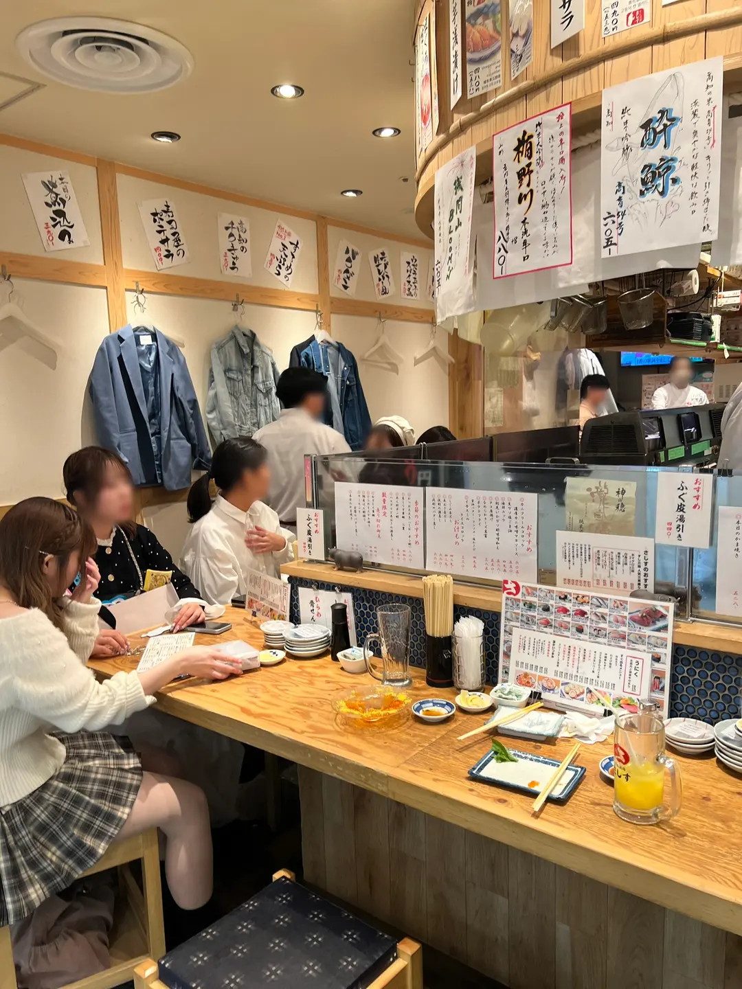SASHISU壽司酒場店內座位區