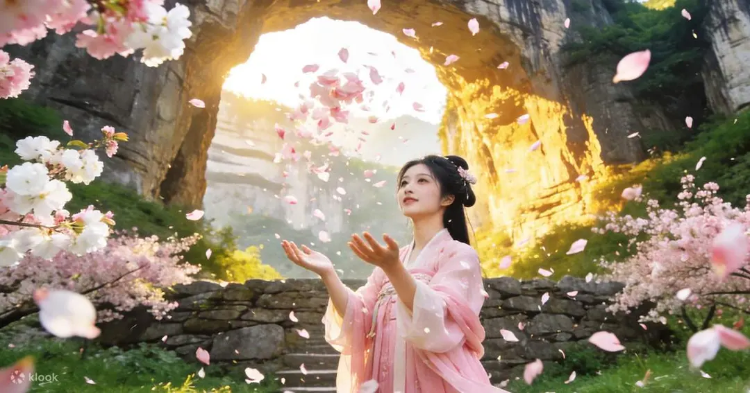 충칭 우룽 천생삼교+용수협지봉/선녀산 국가삼림공원 순수 당일치기 여행 (8명 이내 소규모 그룹, 9시 늦은 출발, 25년 신차) - Klook