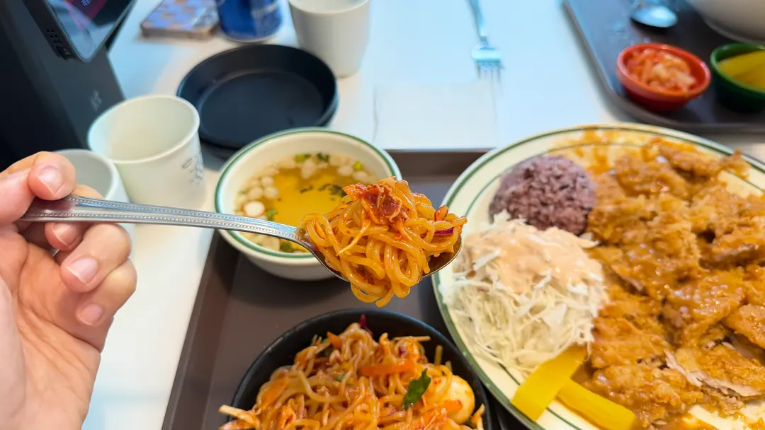 エムブロトンカツ ミニチョル麺